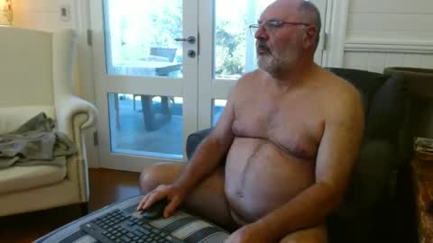 Snapshot of ohjonny55 chatting on 04/17/26, 03:42 Ohjonny online show from 04/17/26, 03:42