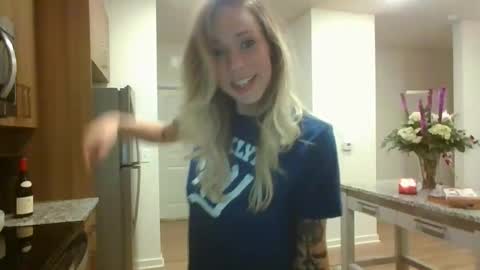 Snapshot of ohkaybby chatting on 02/18/26, 02:40 ohkaybby online show from 02/18/26, 02:40