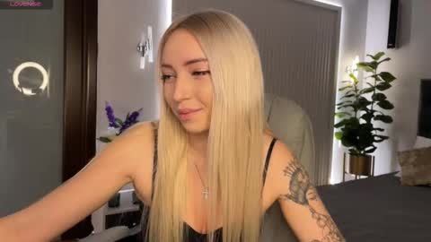 Emma online show from 01/14/26, 01:22