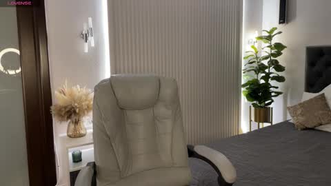 Emma online show from 02/12/26, 01:22