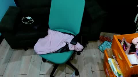 Snapshot of ohmysqueak chatting on 04/18/26, 01:31 ohmysqueak online show from 04/18/26, 01:31