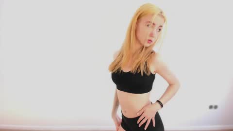 Snapshot of ohpeliadark chatting on 03/20/26, 11:37 Emi and Ohpi online show from 03/20/26, 11:37