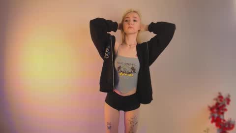 Snapshot of ohpeliadark chatting on 03/27/26, 02:39 Emi and Ohpi online show from 03/27/26, 02:39