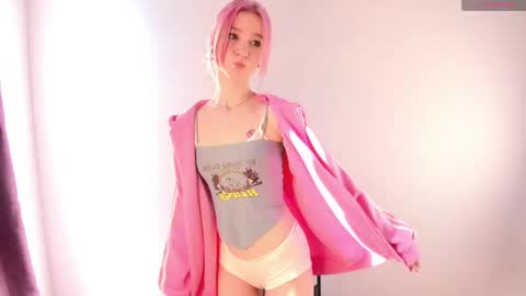 Snapshot of ohpeliadark chatting on 04/11/26, 01:26 Emi and Ohpi online show from 04/11/26, 01:26