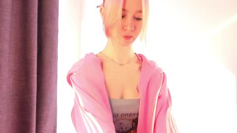 Snapshot of ohpeliadark chatting on 04/13/26, 12:32 Emi and Ohpi online show from 04/13/26, 12:32