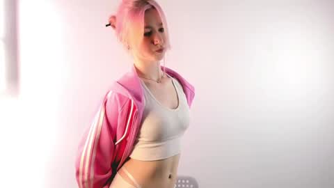 Snapshot of ohpeliadark chatting on 04/14/26, 01:50 Emi and Ohpi online show from 04/14/26, 01:50