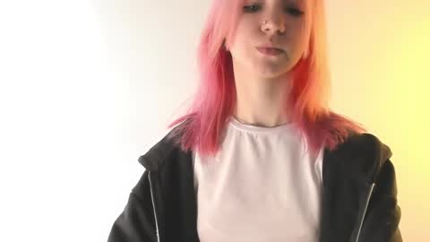 Snapshot of ohpeliadark chatting on 04/23/26, 12:04 Emi and Ohpi online show from 04/23/26, 12:04