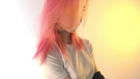 Snapshot of ohpeliadark chatting on 04/23/26, 12:29 Emi and Ohpi online show from 04/23/26, 12:29