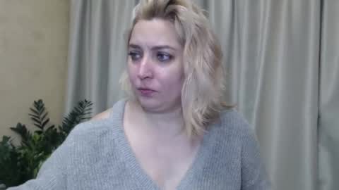 Snapshot of ohsweetiren chatting on 12/10/24, 07:16 Iren online show from 12/10/24, 07:16