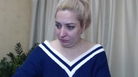 Snapshot of ohsweetiren chatting on 12/13/24, 07:47 Iren online show from 12/13/24, 07:47