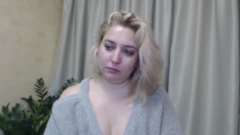 Snapshot of ohsweetiren chatting on 12/17/24, 12:11 Iren online show from 12/17/24, 12:11