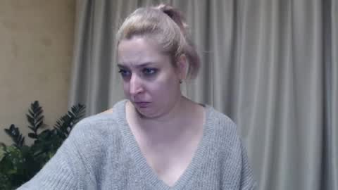 Snapshot of ohsweetiren chatting on 01/28/25, 10:02 Iren online show from 01/28/25, 10:02