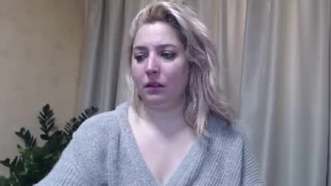 Snapshot of ohsweetiren chatting on 02/13/25, 07:03 Iren online show from 02/13/25, 07:03