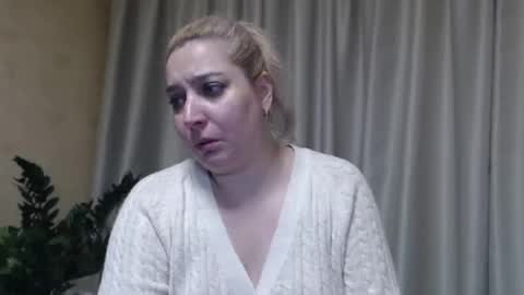 Snapshot of ohsweetiren chatting on 02/23/25, 10:17 Iren online show from 02/23/25, 10:17