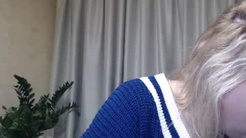 Snapshot of ohsweetiren chatting on 02/27/25, 10:04 Iren online show from 02/27/25, 10:04