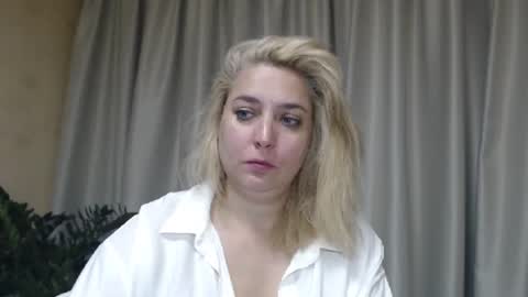 Snapshot of ohsweetiren chatting on 09/17/25, 05:42 Iren online show from 09/17/25, 05:42