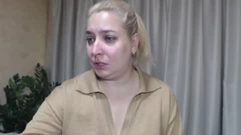 Snapshot of ohsweetiren chatting on 10/05/25, 06:34 Iren online show from 10/05/25, 06:34