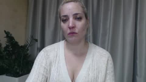 Mari online show from 10/11/25, 03:43