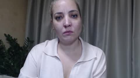 Mari online show from 11/30/25, 05:17