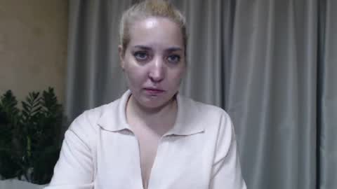 Snapshot of ohsweetmari chatting on 04/19/26, 06:10 Mari online show from 04/19/26, 06:10