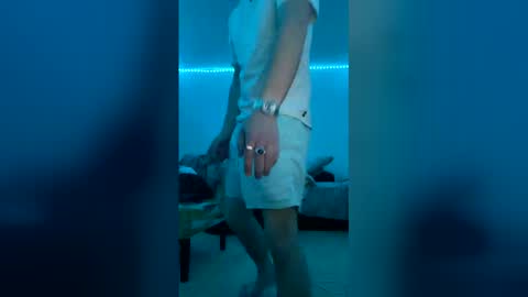 W online show from 12/20/25, 12:18