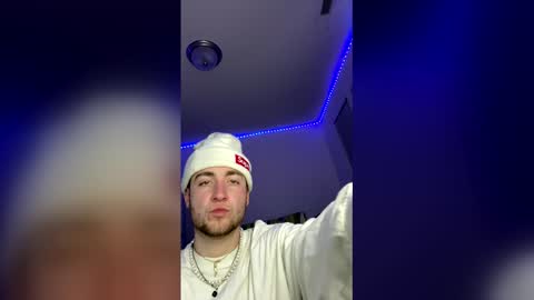 W online show from 02/04/26, 01:44