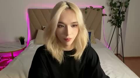 Snapshot of okerriella chatting on 06/17/26, 02:51 Ami online show from 06/17/26, 02:51