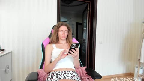 Snapshot of oksanafedorova chatting on 09/19/25, 12:28 Welcome to my fans page online show from 09/19/25, 12:28