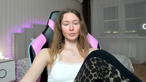 Snapshot of oksanafedorova chatting on 03/22/26, 06:33 Welcome to my fans page online show from 03/22/26, 06:33