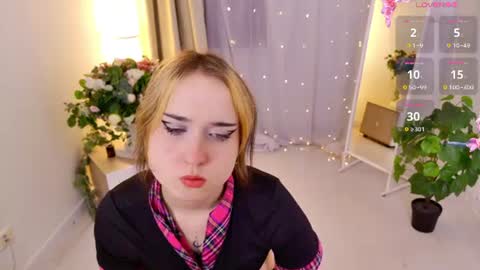 Snapshot of oksi_koxy chatting on 07/08/26, 11:58 Karolina online show from 07/08/26, 11:58