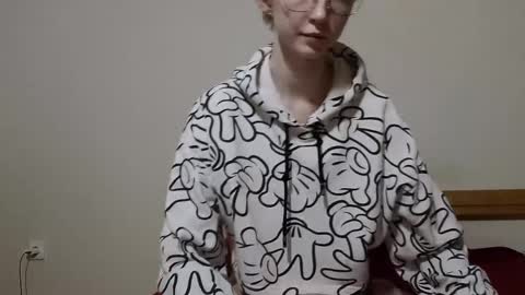 Snapshot of ola_dushek chatting on 04/22/26, 06:42 Ola dushek online show from 04/22/26, 06:42