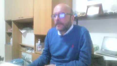 Snapshot of olak21 chatting on 11/13/25, 03:33 olak21 online show from 11/13/25, 03:33