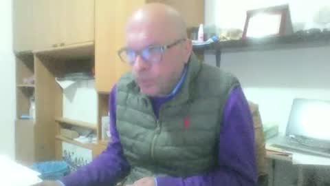 Snapshot of olak21 chatting on 11/17/25, 11:27 olak21 online show from 11/17/25, 11:27