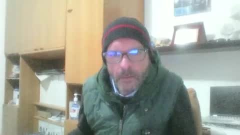 Snapshot of olak21 chatting on 12/02/25, 04:57 olak21 online show from 12/02/25, 04:57