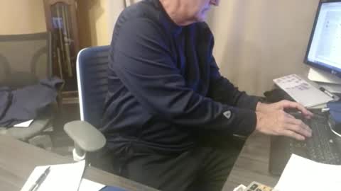 Snapshot of olderandwiser chatting on 03/24/26, 04:06 Older and Wiser online show from 03/24/26, 04:06