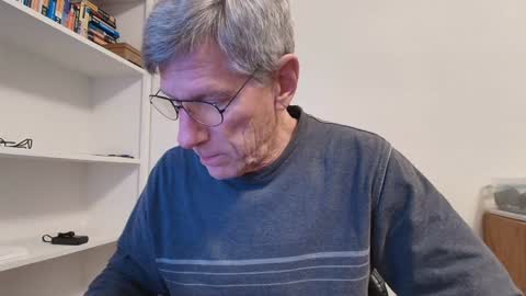 Snapshot of oldgeorge chatting on 12/19/24, 03:40 George online show from 12/19/24, 03:40