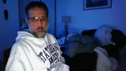 Snapshot of oldguyforu chatting on 12/18/25, 08:20 oldguyforu online show from 12/18/25, 08:20