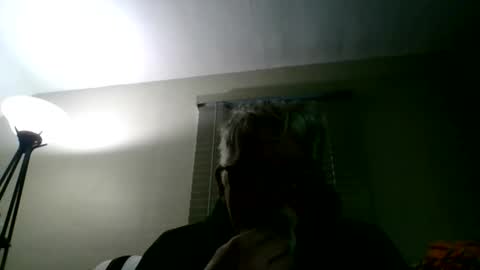 Snapshot of oldmiguy chatting on 12/20/25, 10:06 OldMIGUY online show from 12/20/25, 10:06