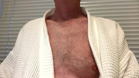 Snapshot of oldrowley chatting on 04/25/26, 04:48 Mike online show from 04/25/26, 04:48