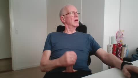 Snapshot of oldth chatting on 02/17/26, 11:50 oldth online show from 02/17/26, 11:50