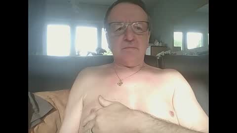 Snapshot of oldtimer160162493 chatting on 04/27/26, 07:06 oldtimer160162493 online show from 04/27/26, 07:06