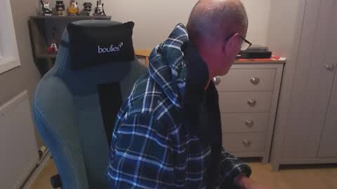 Snapshot of oldveteranuk chatting on 09/13/25, 04:56 oldveteranuk online show from 09/13/25, 04:56