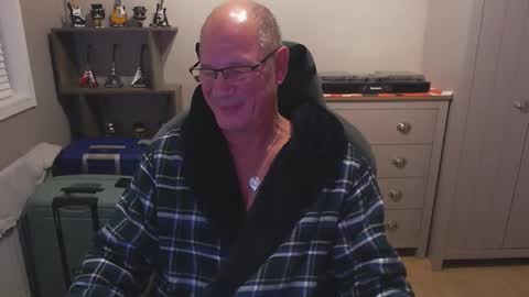 Snapshot of oldveteranuk chatting on 09/19/25, 04:25 oldveteranuk online show from 09/19/25, 04:25