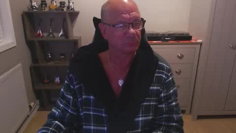 Snapshot of oldveteranuk chatting on 10/06/25, 03:59 oldveteranuk online show from 10/06/25, 03:59