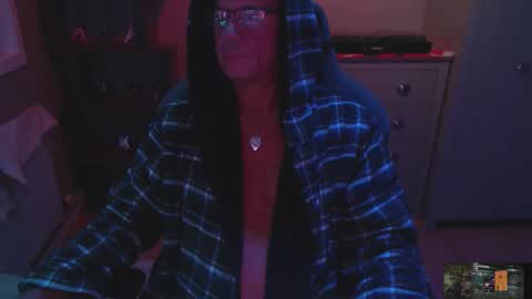 Snapshot of oldveteranuk chatting on 10/31/25, 05:30 oldveteranuk online show from 10/31/25, 05:30