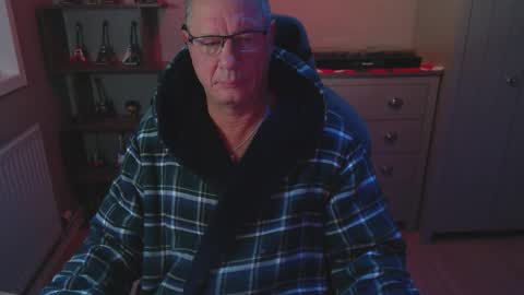 Snapshot of oldveteranuk chatting on 11/24/25, 05:07 oldveteranuk online show from 11/24/25, 05:07