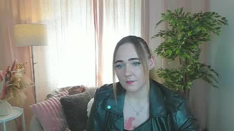 Snapshot of olessiaa_ chatting on 04/21/26, 07:47 Olesia online show from 04/21/26, 07:47