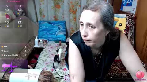 Snapshot of olguscha chatting on 10/22/25, 11:43 Olguscha online show from 10/22/25, 11:43