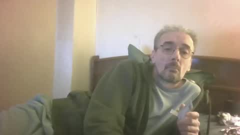 Snapshot of olibangg chatting on 02/19/26, 01:23 olibangg online show from 02/19/26, 01:23