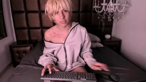 oliiverr22 online show from 11/15/25, 02:13